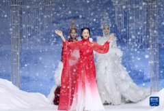 中国国际时装周2023春夏系列开幕秀在京举